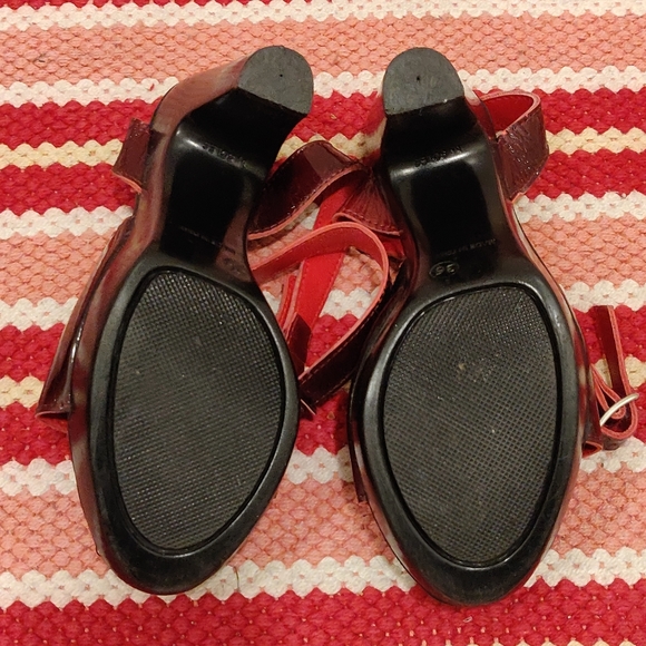 Shiny red platform heels size 6 - Picture 6 of 10